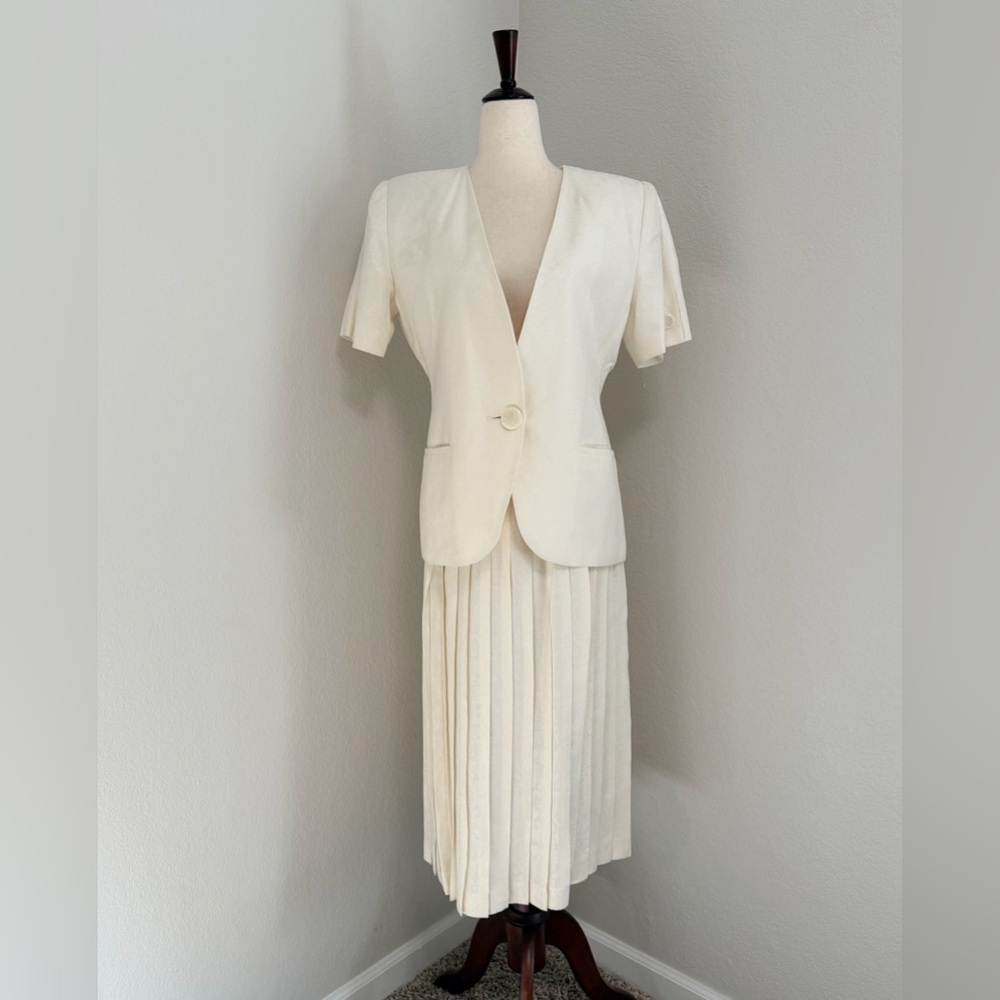 Preswick & Moore Ivory Pleated Skirt Suit